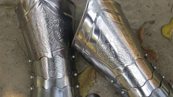 NauticalMart Medieval Functional Gauntlets Metal Armor Etched Hand Pair Halloween - Image 2