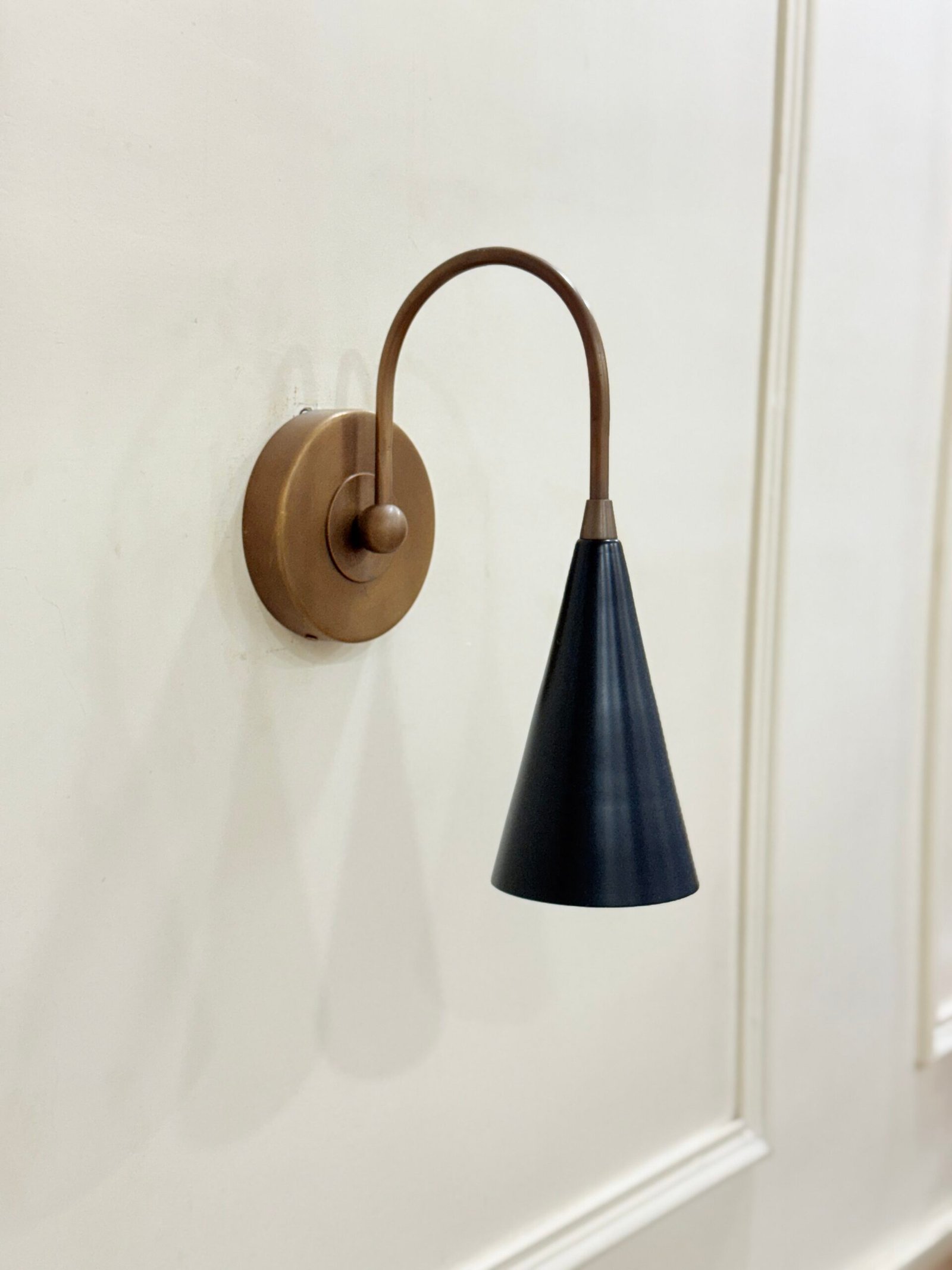 Vintage-Style Gooseneck Sconce French Modernist Brass Wall Lamp With Black Cone Shade - Image 4