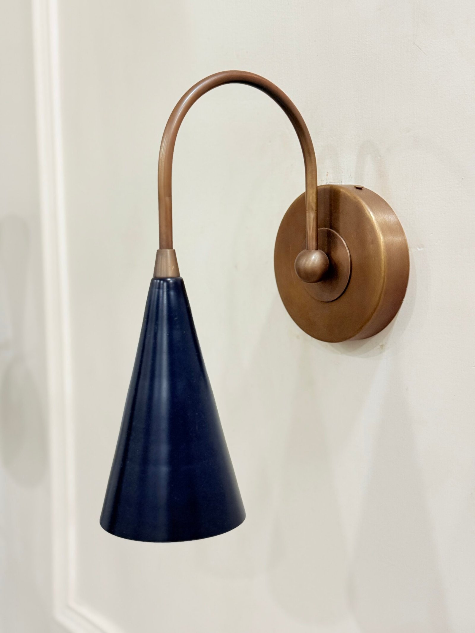 Vintage-Style Gooseneck Sconce French Modernist Brass Wall Lamp With Black Cone Shade - Image 3