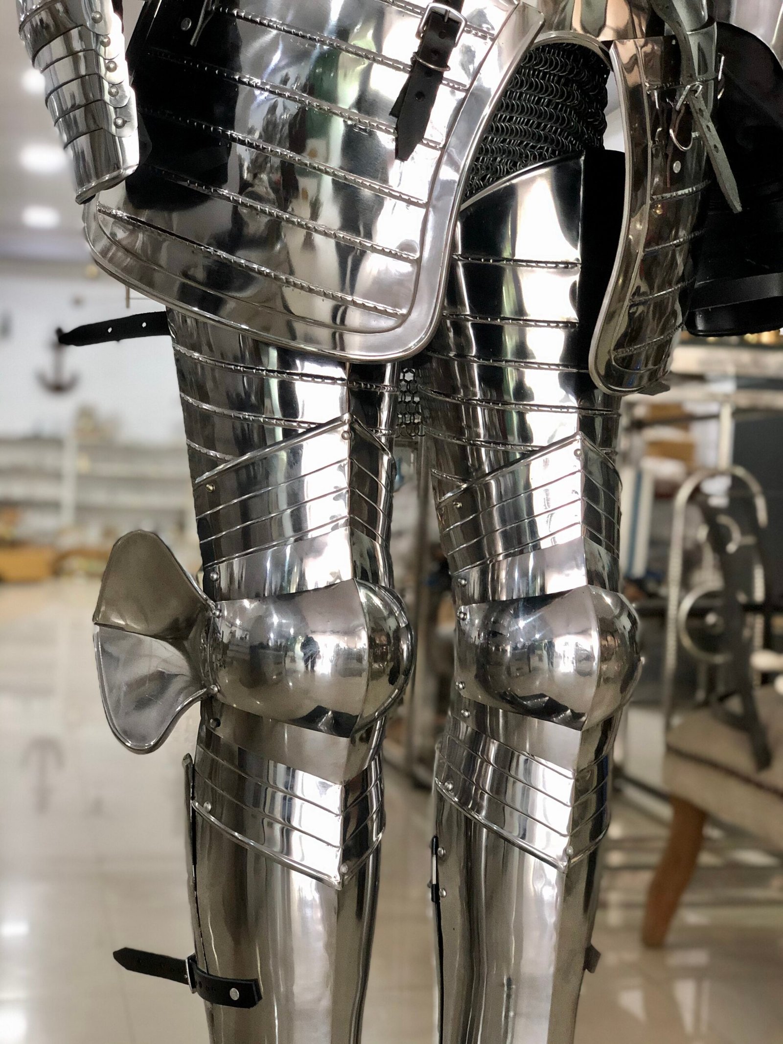 Historium Vault Close Knight Suit of Armor Medieval Combat Full Body Armour Suit Costume - Image 3