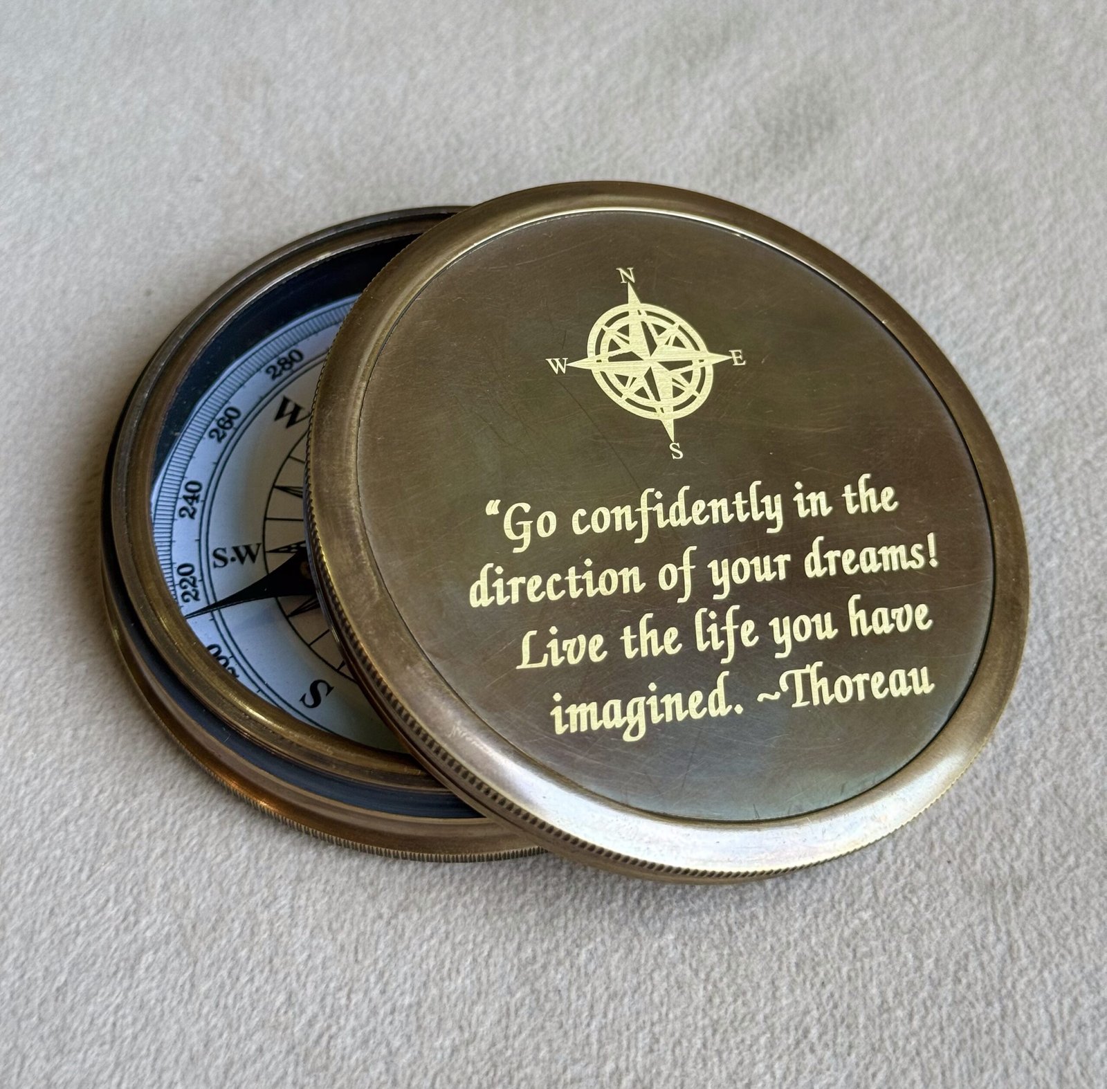 Compass Gift For MomDad, Vintage Pocket Compass Engraved With Go Confidently Customized Gifts For WomenMen - Image 5