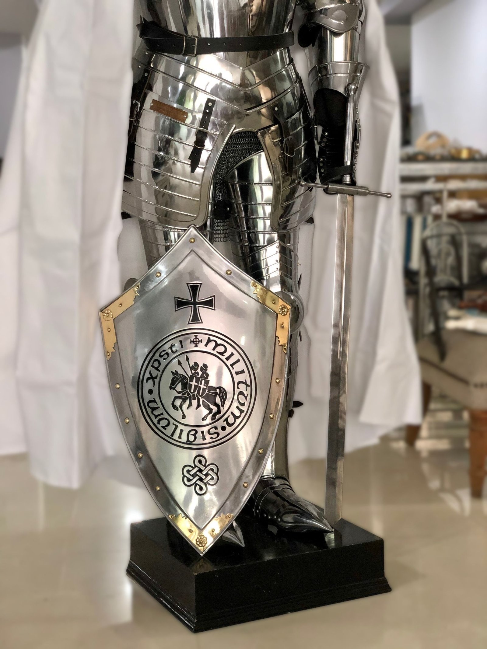 Historium Vault Close Knight Suit of Armor Medieval Combat Full Body Armour Suit Costume - Image 5