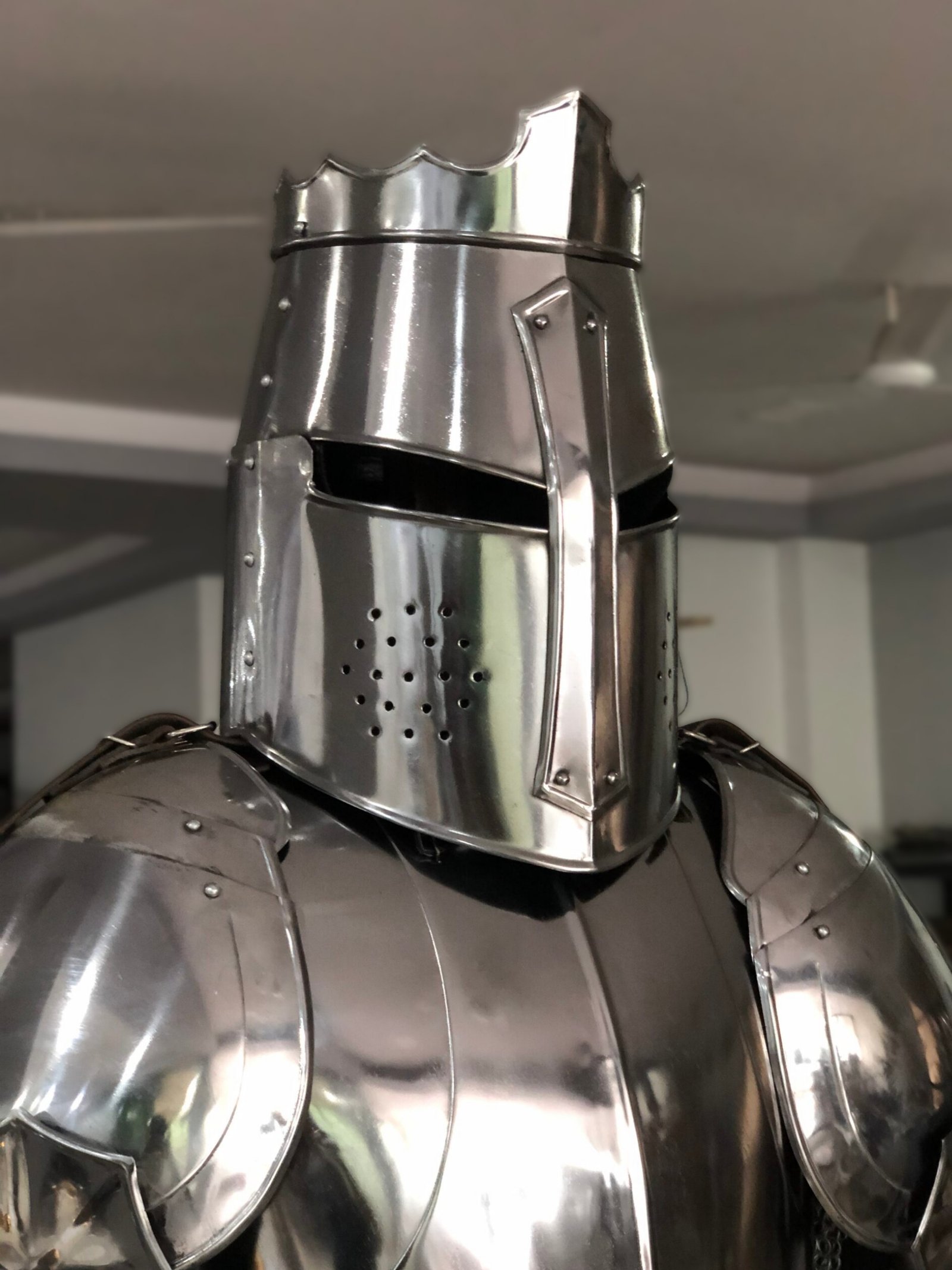 Historium Vault Crusader Full Suit Of Armor 6 Feet Wearable Medieval Knight Armor 18 Gauge Steel For Reenactments & LARP - Image 6