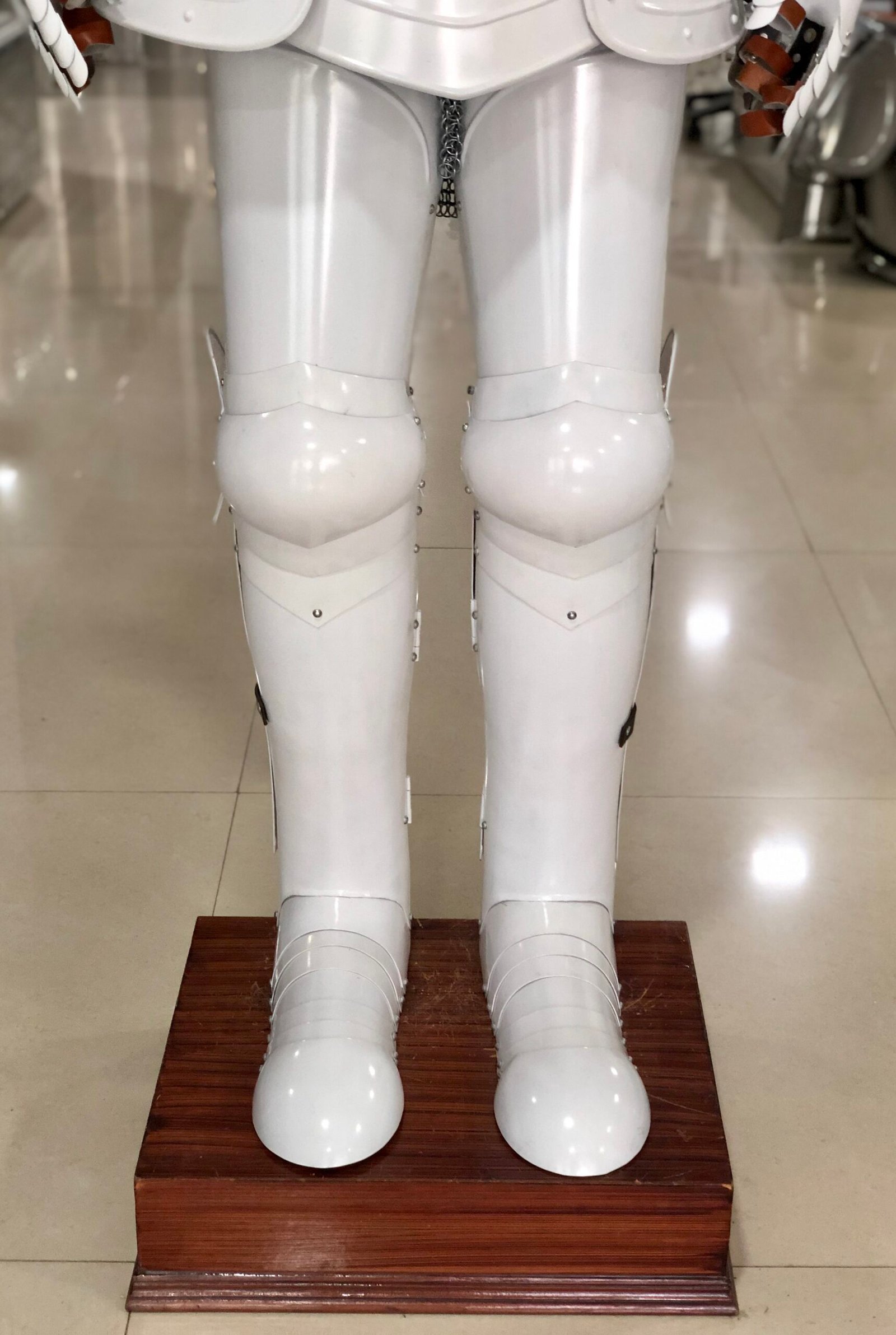 Historium Vault Combat Full Body Armour – White Knight Wearable Medieval Suit of Armor - Image 4