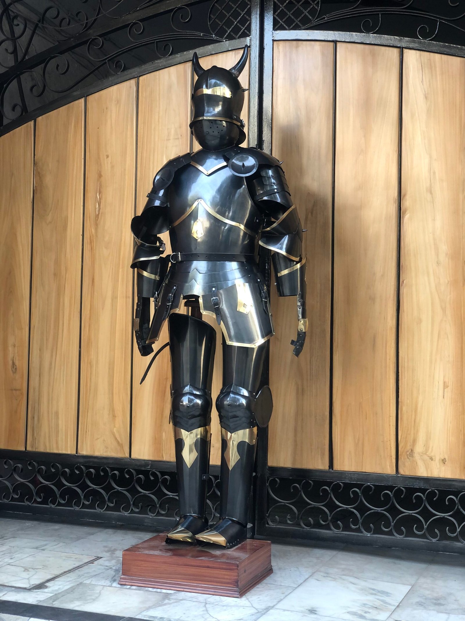 Medieval Full Suit of Armor Wearable Knight Gothic Suit with Horns 15th Century